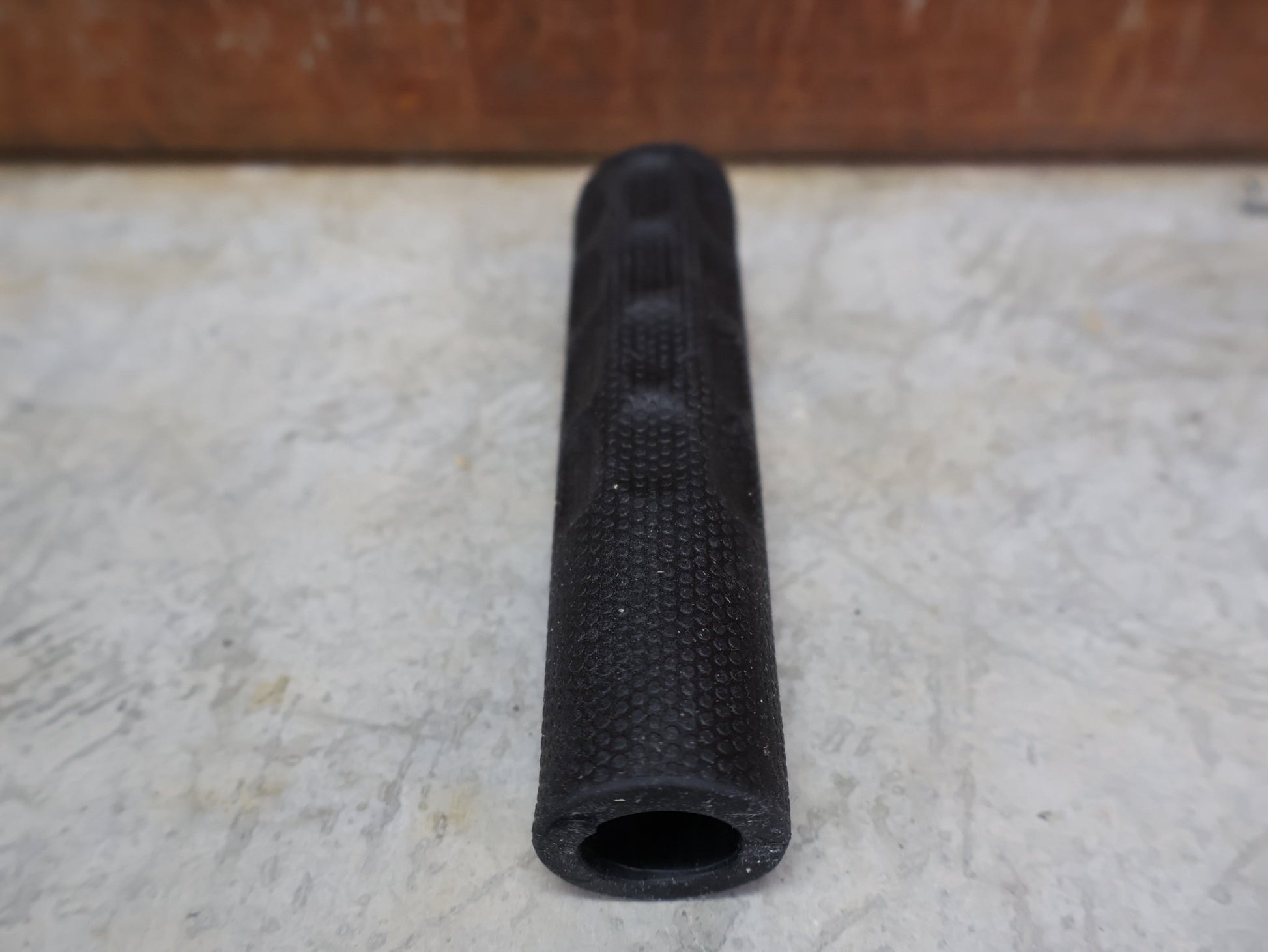 Griffe und Lenkerbänder von Odi, ODI F - 1 SERIES VAPOR GRIPS 31.5 MM MTB GRIPS BLACK – D06FVB vor USEDBIKES - OB.DE Hintergrund