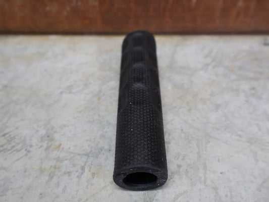 Griffe und Lenkerbänder von Odi, ODI F - 1 SERIES VAPOR GRIPS 31.5 MM MTB GRIPS BLACK – D06FVB vor USEDBIKES - OB.DE Hintergrund