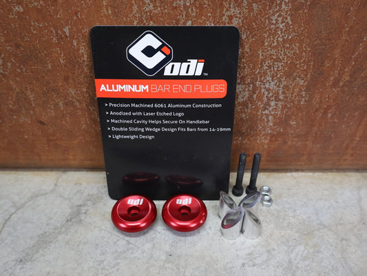 Griffe und Lenkerbänder von Odi, ODI LENKERSTOPFEN – ALUMINIUM / ROT / UNIVERSAL / F71APR vor USEDBIKES - OB.DE Hintergrund