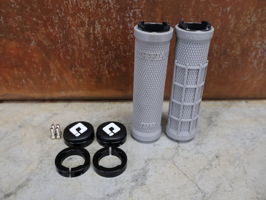 Griffe und Lenkerbänder von Odi, ODI RUFFIAN LOCK - ON GRIPS – 130 MM / GREY – D32RFSG - B vor USEDBIKES - OB.DE Hintergrund