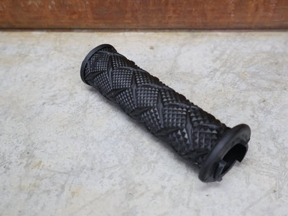 Griffe und Lenkerbänder von Odi, ODI X - TREME LOCK - ON GRIPS 130 MM BLACK – D30XTB - B vor USEDBIKES - OB.DE Hintergrund