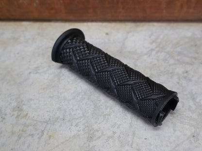 Griffe und Lenkerbänder von Odi, ODI X - TREME LOCK - ON GRIPS 130 MM BLACK – D30XTB - B vor USEDBIKES - OB.DE Hintergrund