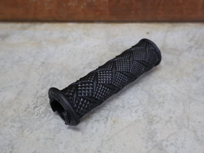 Griffe und Lenkerbänder von Odi, ODI X - TREME LOCK - ON GRIPS 130 MM BLACK / RED CLAMPS – D30XTB - R vor USEDBIKES - OB.DE Hintergrund