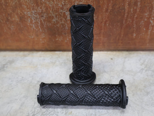 Griffe und Lenkerbänder von Odi, ODI X - TREME LOCK - ON GRIPS 130 MM BLACK / RED CLAMPS – D30XTB - R vor USEDBIKES - OB.DE Hintergrund