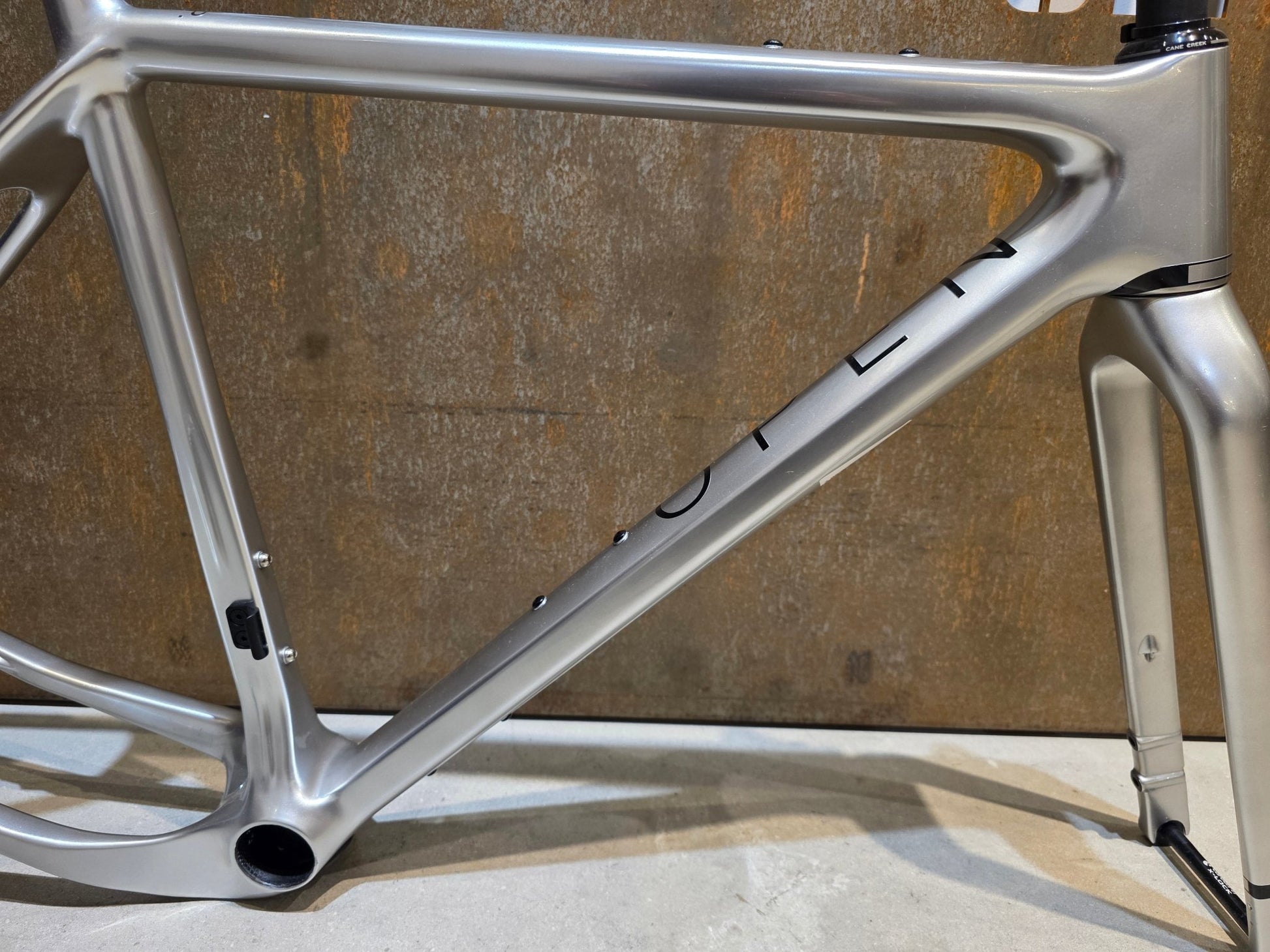 Gravel - /Cyclocrossrahmen von Open, OPEN U.P. FRAMESET / CUSTOMPAINTED / S vor USEDBIKES - OB.DE Hintergrund