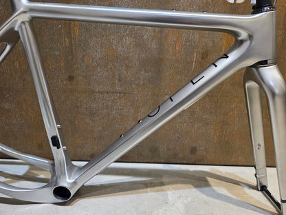 Gravel - /Cyclocrossrahmen von Open, OPEN U.P. FRAMESET / CUSTOMPAINTED / S vor USEDBIKES - OB.DE Hintergrund
