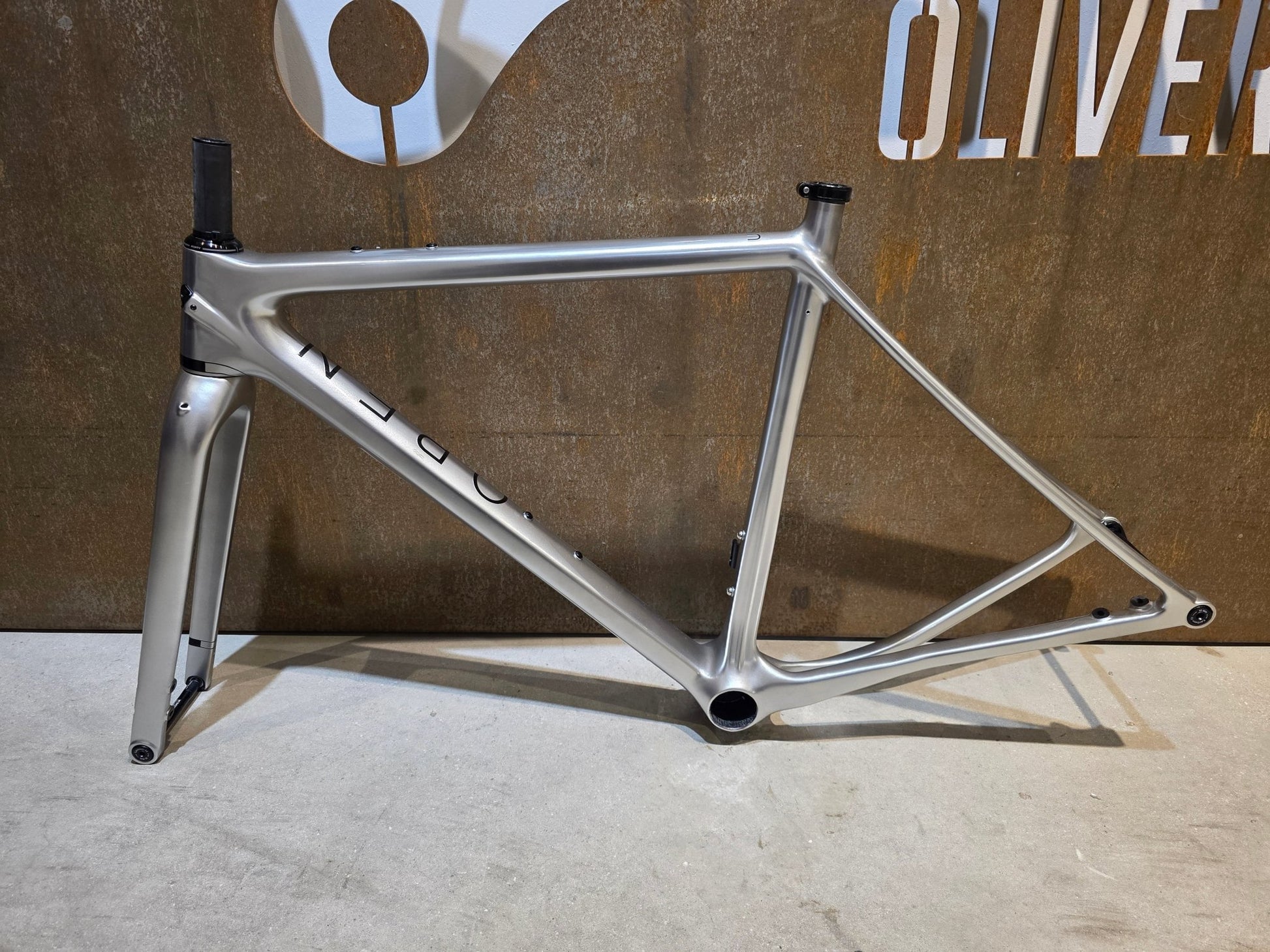 Gravel - /Cyclocrossrahmen von Open, OPEN U.P. FRAMESET / CUSTOMPAINTED / S vor USEDBIKES - OB.DE Hintergrund