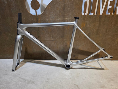 Gravel - /Cyclocrossrahmen von Open, OPEN U.P. FRAMESET / CUSTOMPAINTED / S vor USEDBIKES - OB.DE Hintergrund