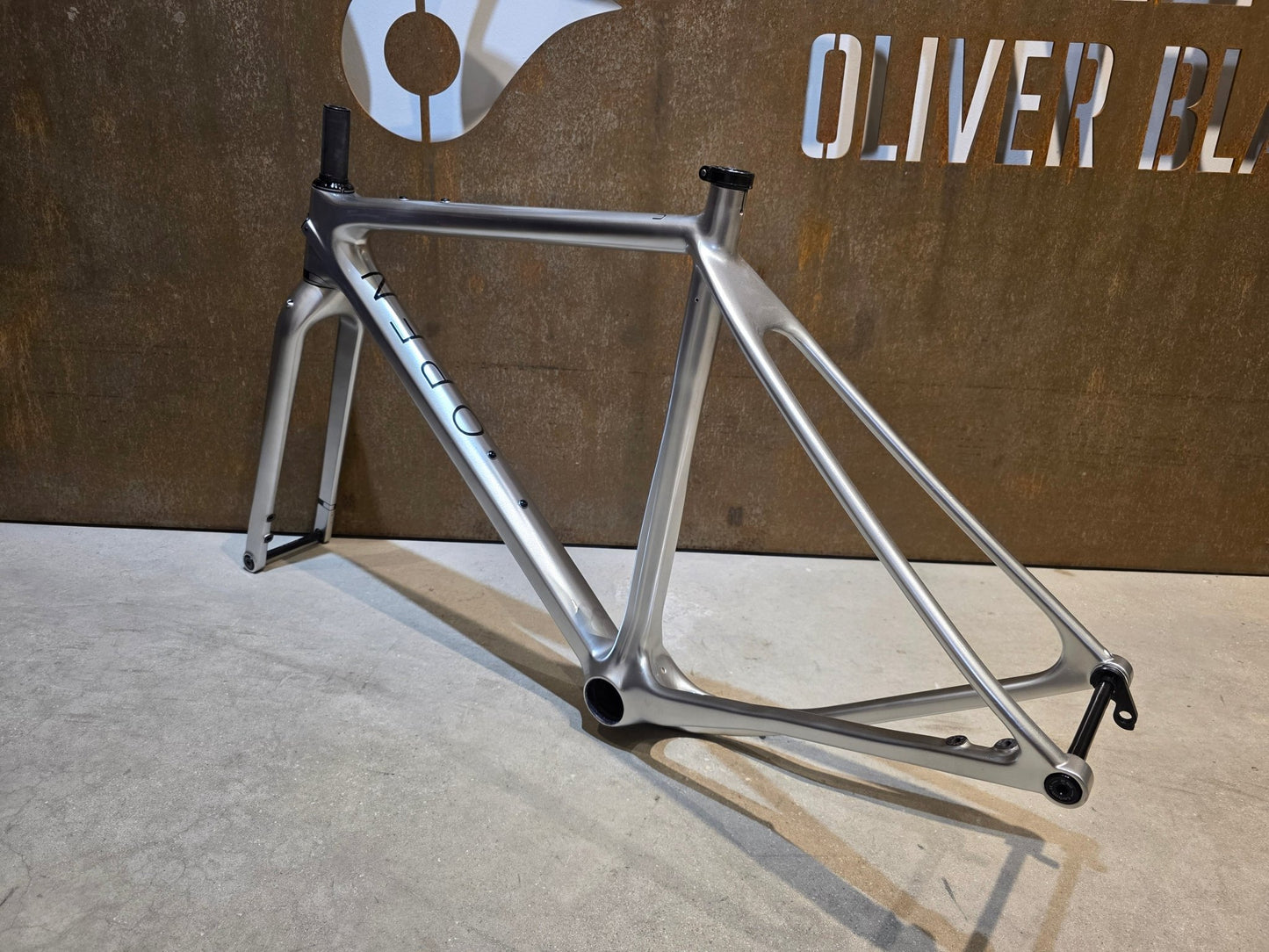 Gravel - /Cyclocrossrahmen von Open, OPEN U.P. FRAMESET / CUSTOMPAINTED / S vor USEDBIKES - OB.DE Hintergrund