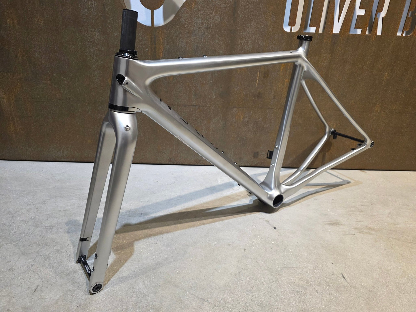 Gravel - /Cyclocrossrahmen von Open, OPEN U.P. FRAMESET / CUSTOMPAINTED / S vor USEDBIKES - OB.DE Hintergrund