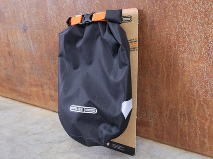 Taschen & Rucksäcke von Ortlieb, ORTLIEB FORK - PACK GABELTASCHE / 4.1L / QUICK - LOCK S / MATT SCHWARZ / 290G vor USEDBIKES - OB.DE Hintergrund