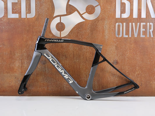 Rennradrahmen von Pinarello, PINARELLO DOGMA X RAHMENSET XOLAR BLACK CARBON / 50CM vor USEDBIKES-OB.DE Hintergrund