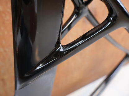 Rennradrahmen von Pinarello, PINARELLO DOGMA X RAHMENSET XOLAR BLACK CARBON / 51.5CM vor USEDBIKES-OB.DE Hintergrund