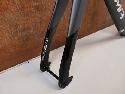 Rennradrahmen von Pinarello, PINARELLO DOGMA X RAHMENSET XOLAR BLACK CARBON / 51.5CM vor USEDBIKES-OB.DE Hintergrund