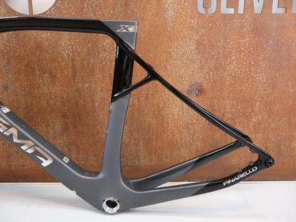 Rennradrahmen von Pinarello, PINARELLO DOGMA X RAHMENSET XOLAR BLACK CARBON / 51.5CM vor USEDBIKES-OB.DE Hintergrund