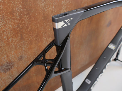Rennradrahmen von Pinarello, PINARELLO DOGMA X RAHMENSET XOLAR BLACK CARBON / 51.5CM vor USEDBIKES-OB.DE Hintergrund
