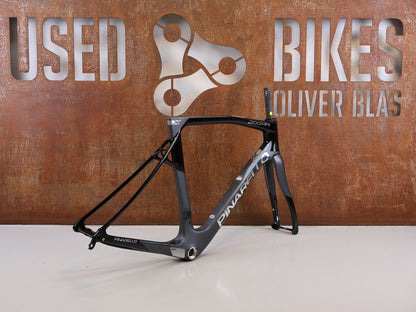 Rennradrahmen von Pinarello, PINARELLO DOGMA X RAHMENSET XOLAR BLACK CARBON / 54CM vor USEDBIKES-OB.DE Hintergrund