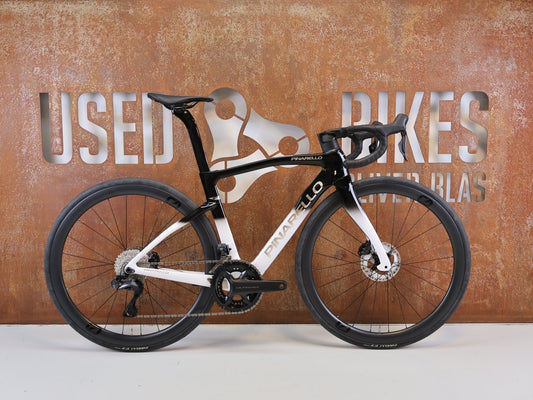 Rennrad von Pinarello, PINARELLO F7 DISC ULTEGRA DI2 ULTRAFAST 40 LUNAR WHITE / 46.5CM vor USEDBIKES-OB.DE Hintergrund