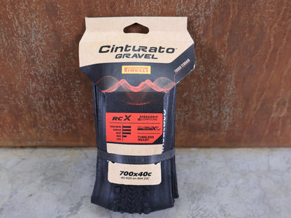 Reifen von Pirelli, PIRELLI CINTURATO GRAVEL RC - X GRAVELREIFEN / 700C X 40 MM – TUBELESS READY – TECHWALL X – SPEEDGRIP vor USEDBIKES - OB.DE Hintergrund