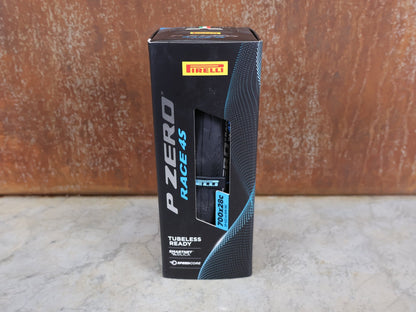 Reifen von Pirelli, PIRELLI P ZERO RACE 4S TLR / 700×28C – TUBELESS READY RENNRADREIFEN vor USEDBIKES - OB.DE Hintergrund
