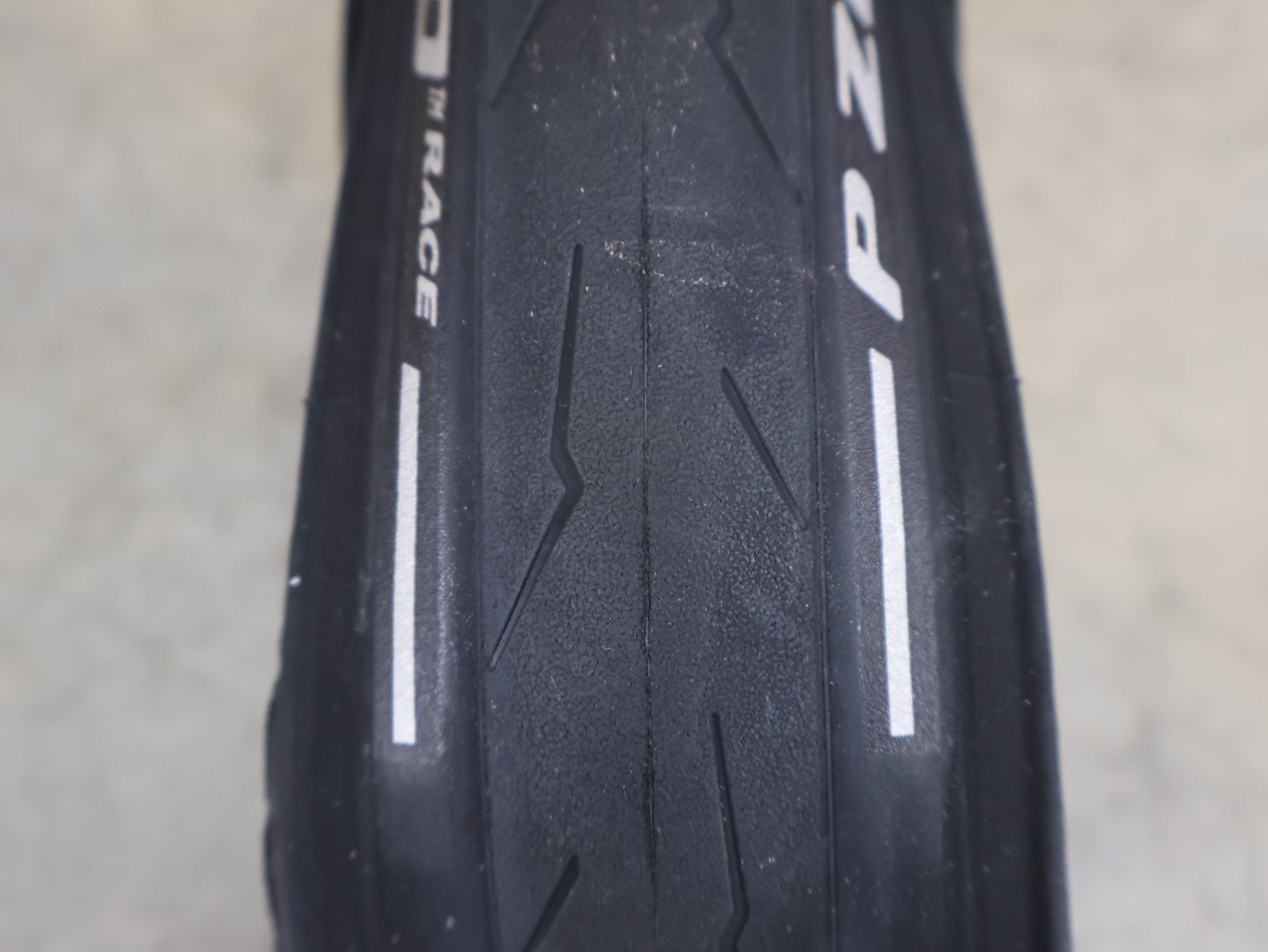 Reifen von Pirelli, PIRELLI P ZERO RACE RENNREIFEN / 700C X 26C – TECHBELT – SMARTEVO – 120 TPI – SCHWARZ vor USEDBIKES - OB.DE Hintergrund