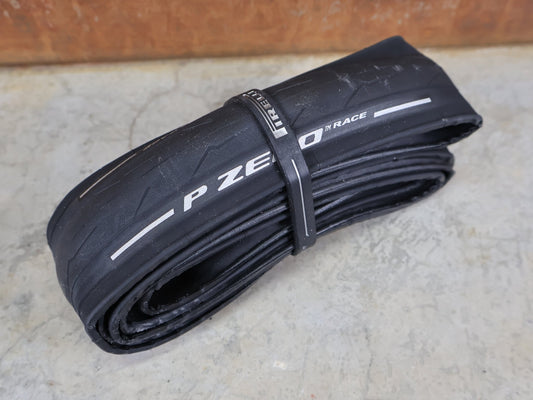 Reifen von Pirelli, PIRELLI P ZERO RACE RENNREIFEN / 700C X 26C – TECHBELT – SMARTEVO – 120 TPI – SCHWARZ vor USEDBIKES - OB.DE Hintergrund