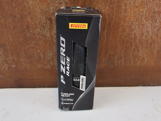Reifen von Pirelli, PIRELLI P ZERO RACE TLR RENNRADREIFEN SCHWARZ 700x26c / ETRTO 26-622 vor USEDBIKES-OB.DE Hintergrund