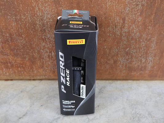 Reifen von Pirelli, PIRELLI P ZERO RACE TLR RENNREIFEN / 700C X 28C – TUBELESS READY – SMARTEVO – SPEEDCORE – BLACK vor USEDBIKES - OB.DE Hintergrund