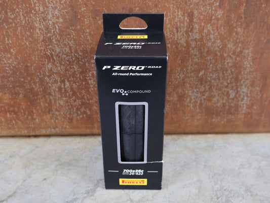 Reifen von Pirelli, PIRELLI P ZERO ROAD RENNREIFEN / 700C X 26C – TECHBELT – EVO COMPOUND – 120 TPI – SCHWARZ vor USEDBIKES - OB.DE Hintergrund