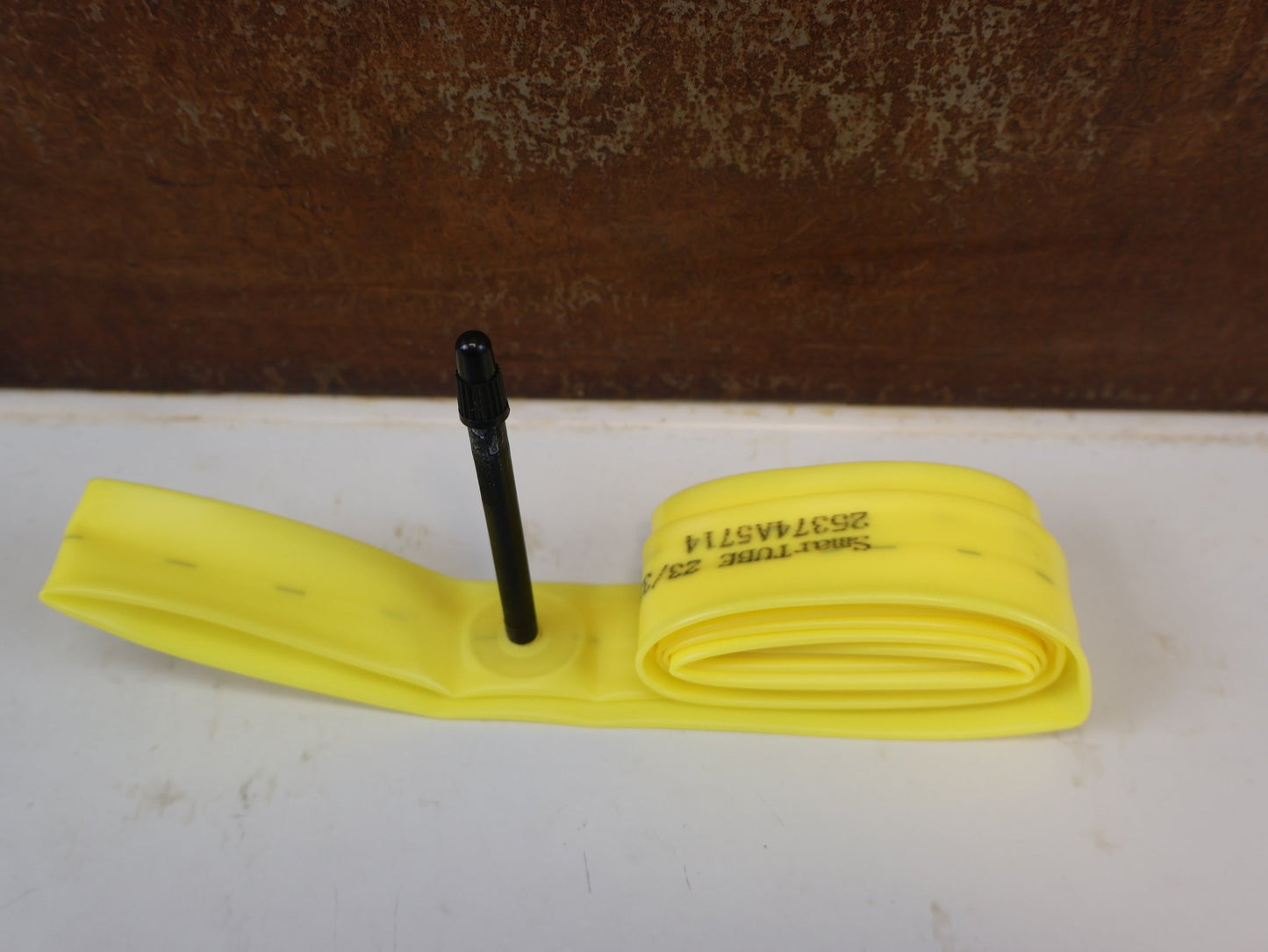 Reifen von Pirelli, PIRELLI P ZERO SMARTUBE TPU SCHLAUCH 700C 23 32MM 60MM vor USEDBIKES-OB.DE Hintergrund