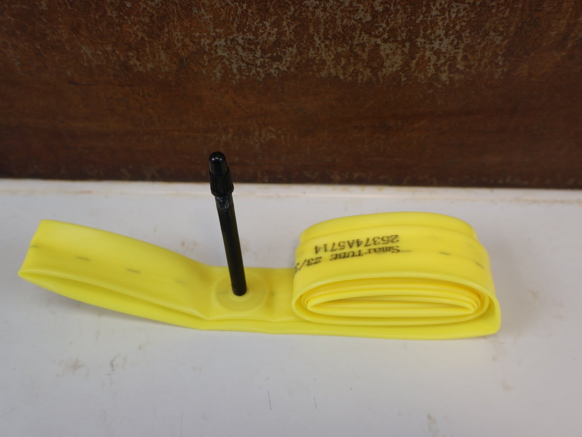 Reifen von Pirelli, PIRELLI P ZERO SMARTUBE TPU SCHLAUCH 700C 23 32MM 60MM vor USEDBIKES-OB.DE Hintergrund