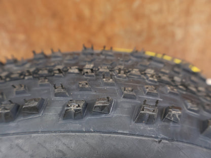 Reifen von Pirelli, PIRELLI SCORPION XC RC TEAM REIFEN / 29X2.4 / SMARTGRIP / PROWALL / 120 TPI vor USEDBIKES - OB.DE Hintergrund