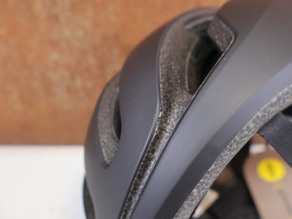 Helme von Poc, POC OMNE AIR MIPS HELM URANIUM BLACK MATT GR. M 54-59CM vor USEDBIKES-OB.DE Hintergrund