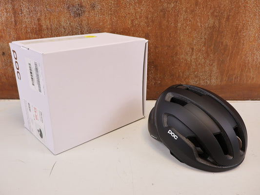 Helme von Poc, POC OMNE AIR MIPS HELM URANIUM BLACK MATT GR. M 54-59CM vor USEDBIKES-OB.DE Hintergrund