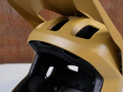 Helme von Poc, POC OTOCON RACE MIPS HELM GR. S 51-54CM CERUSSITE KASHIMA FULLFACE vor USEDBIKES-OB.DE Hintergrund
