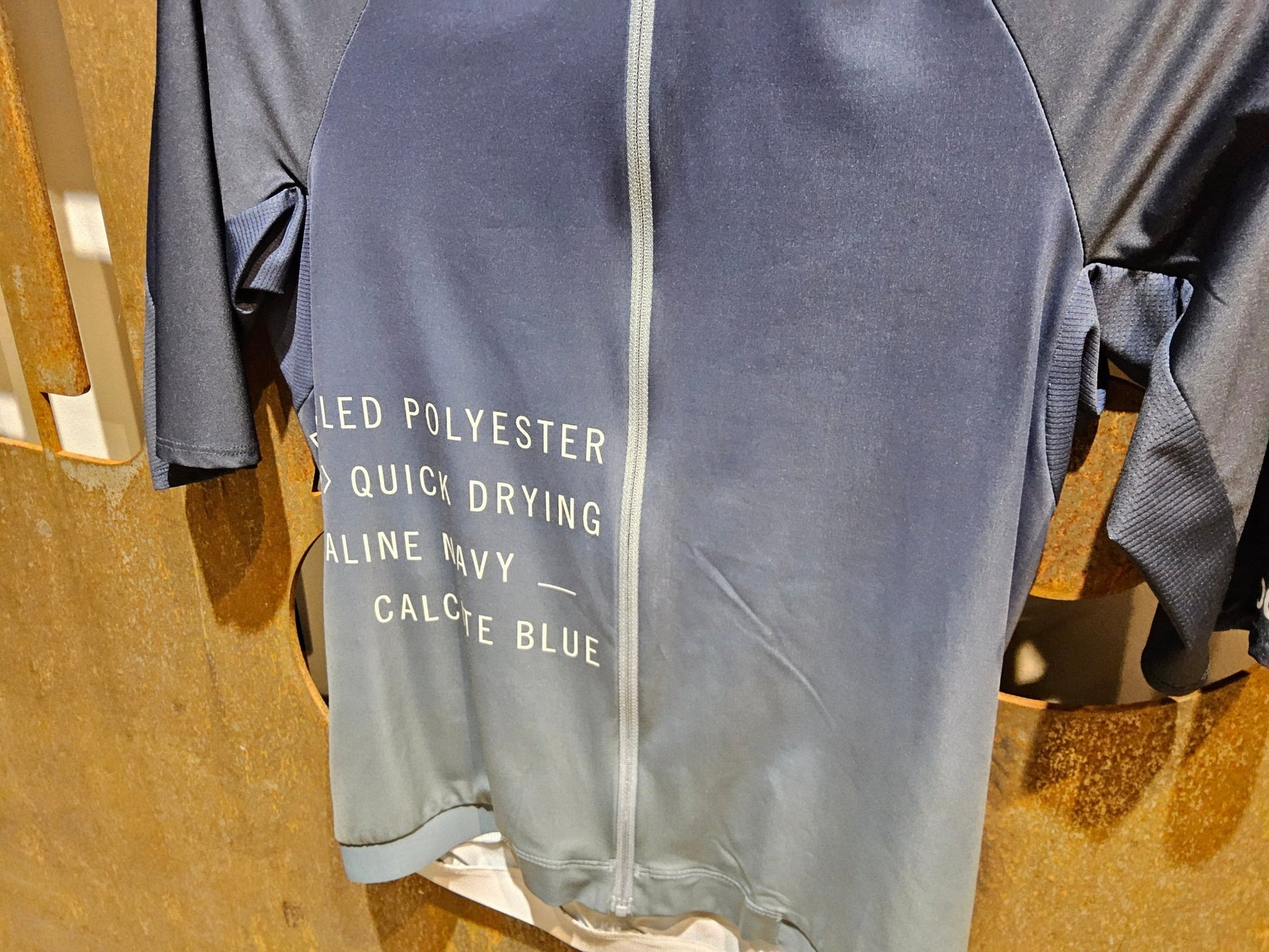 Trikot Herren von Poc, POC PRISTINE PRINT JERSEY / KURZARM TRIKOT / HERREN / GRADIENT TURMALINE NAVY in variant_title vor USEDBIKES - OB.DE Hintergrund