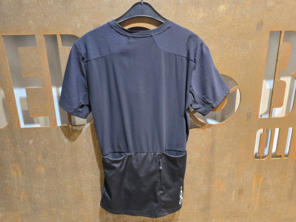 Trikot Herren von Poc, POC RESISTANCE ULTRA TEE / KURZARM TRIKOT / HERREN in variant_title vor USEDBIKES - OB.DE Hintergrund