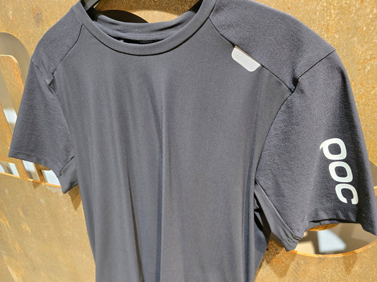 Trikot Herren von Poc, POC RESISTANCE ULTRA TEE / KURZARM TRIKOT / HERREN in variant_title vor USEDBIKES - OB.DE Hintergrund