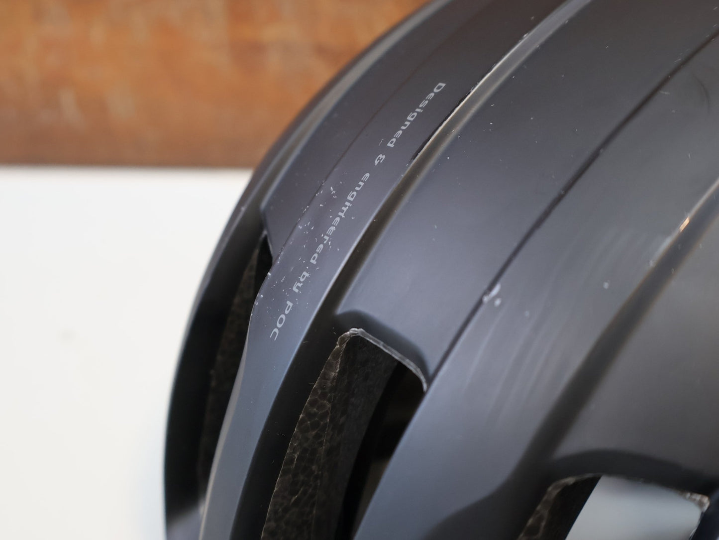 Helme von Poc, POC VENTRAL MIPS HELM / RENNRADHELM / GR. M / URANIUM BLACK MATT vor USEDBIKES-OB.DE Hintergrund