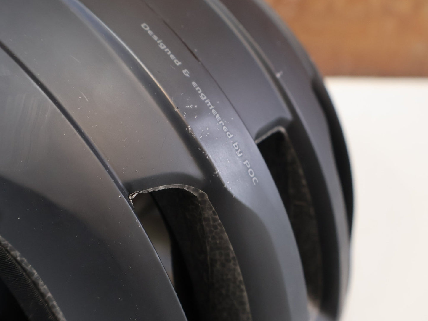 Helme von Poc, POC VENTRAL MIPS HELM / RENNRADHELM / GR. M / URANIUM BLACK MATT vor USEDBIKES-OB.DE Hintergrund
