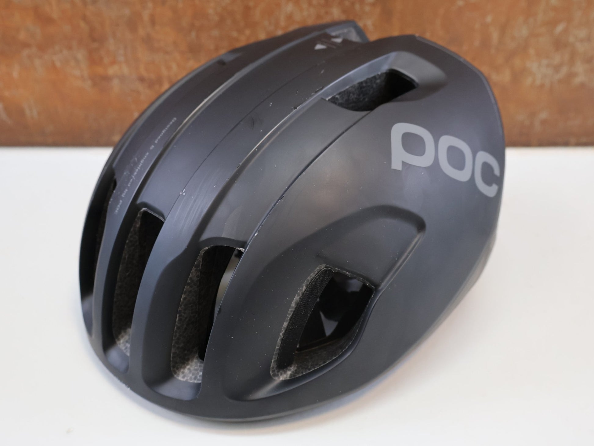 Helme von Poc, POC VENTRAL MIPS HELM / RENNRADHELM / GR. M / URANIUM BLACK MATT vor USEDBIKES-OB.DE Hintergrund