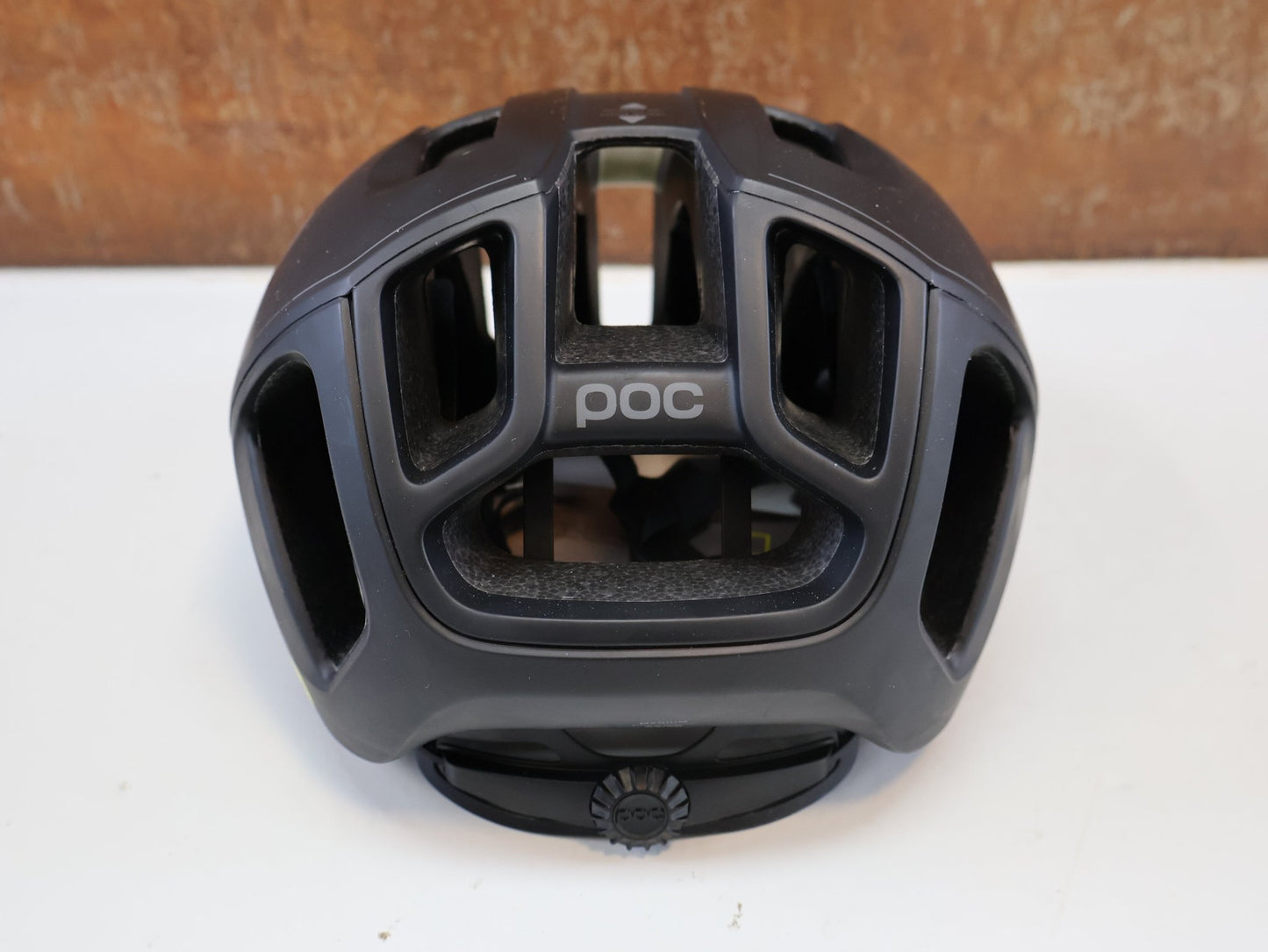 Helme von Poc, POC VENTRAL MIPS HELM / RENNRADHELM / GR. M / URANIUM BLACK MATT vor USEDBIKES-OB.DE Hintergrund