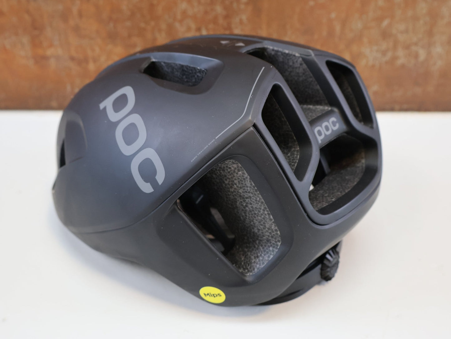 Helme von Poc, POC VENTRAL MIPS HELM / RENNRADHELM / GR. M / URANIUM BLACK MATT vor USEDBIKES-OB.DE Hintergrund