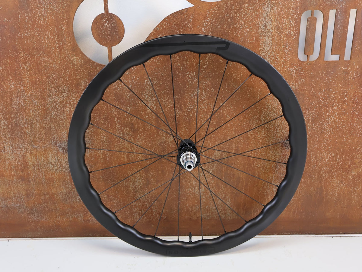 Laufrad/Laufradsatz von Princeton, PRINCETON GRIT 4540 LAUFRADSATZ 700C WHITE INDUSTRIES XDR vor USEDBIKES-OB.DE Hintergrund