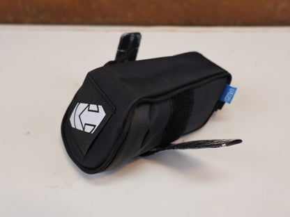 Luftpumpen & Werkzeug von PRO, PRO COMBIPACK / CO2 INFLATOR SET / SATTELTASCHE MINITOOL / OHNE PATRONEN vor USEDBIKES-OB.DE Hintergrund