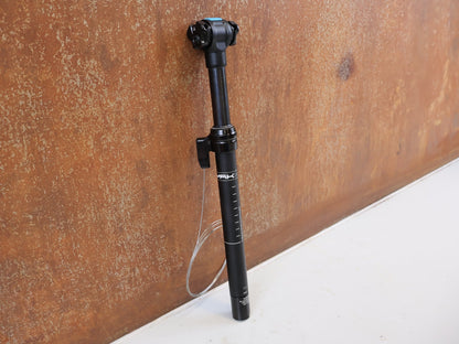 Sattelstütze von PRO, PRO KORYAK TELESKOP SATTELSTUETZE 27.2MM 70MM HUB vor USEDBIKES-OB.DE Hintergrund