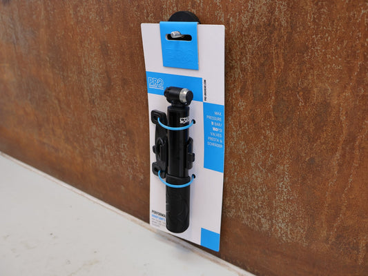 Luftpumpen & Werkzeug von Pro, PRO PERFORMANCE XS MINIPUMPE TELESKOP 16CM 8 BAR SCHWARZ 99G vor USEDBIKES-OB.DE Hintergrund