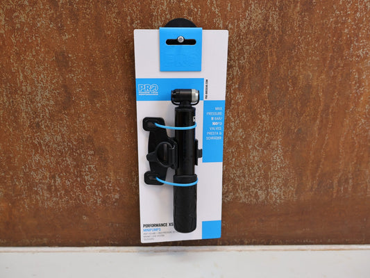Luftpumpen & Werkzeug von Pro, PRO PERFORMANCE XS MINIPUMPE TELESKOP 16CM 8 BAR SCHWARZ 99G vor USEDBIKES-OB.DE Hintergrund
