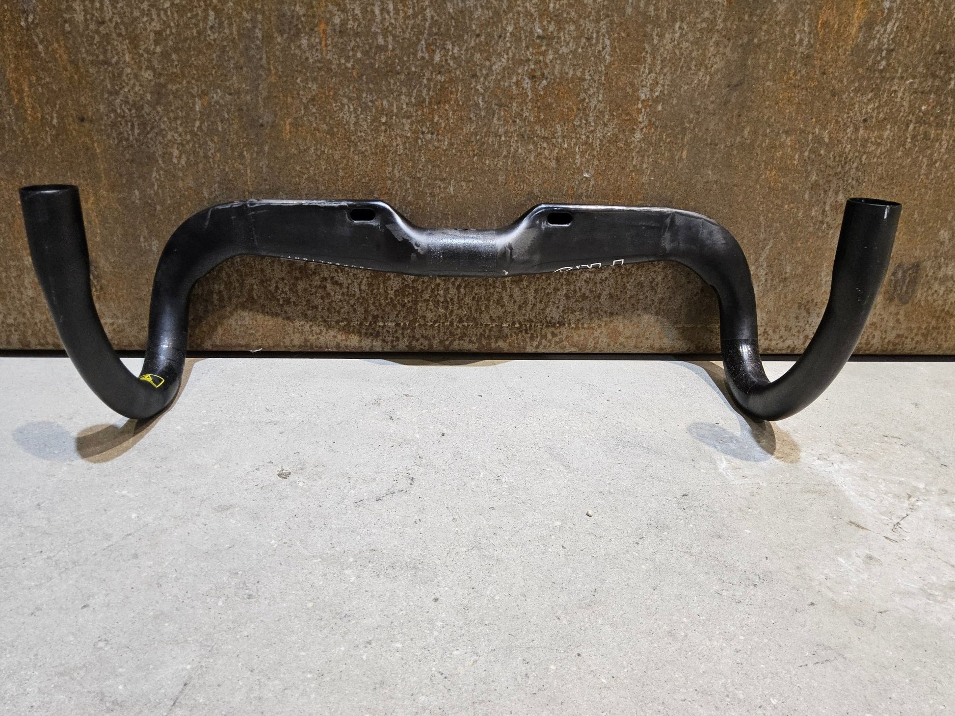 Lenker von Pro, PRO VIBE SUPERLIGHT AERO LENKER 380MM vor USEDBIKES - OB.DE Hintergrund