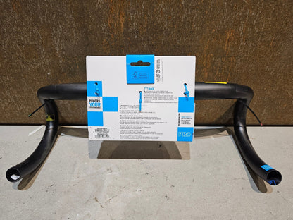 Lenker von Pro, PRO VIBE SUPERLIGHT COMPACT LENKER 400 / 420 / 440MM in variant_title vor USEDBIKES - OB.DE Hintergrund
